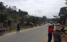 Ra quân thực hiện vệ sinh môi trường tại thôn Hiềng